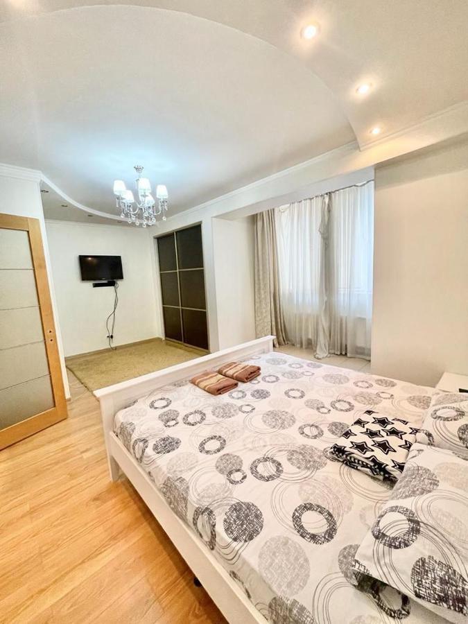 Large, Comfortable Apartment Chisinau Exterior foto